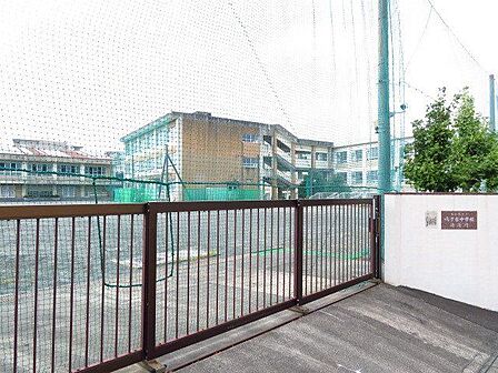 名古屋市立鳴子台中学校校訓 1自立・・・自ら目標を立て、達成に向けて努力しよう 2協調・・・集団の一員として、協力し奉仕しよう 3誠実・・・何事にも、まじめに、心を込めて取り組もう 240m