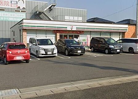 セブンイレブン名古屋鳴子町3丁目【スローガンは「近くて便利」。地域の人へのサービスを重視し、配達サービスにも力を入れている。(電子マネー利用可 ATMあり ネット通販あり)nanacoポイントサー…