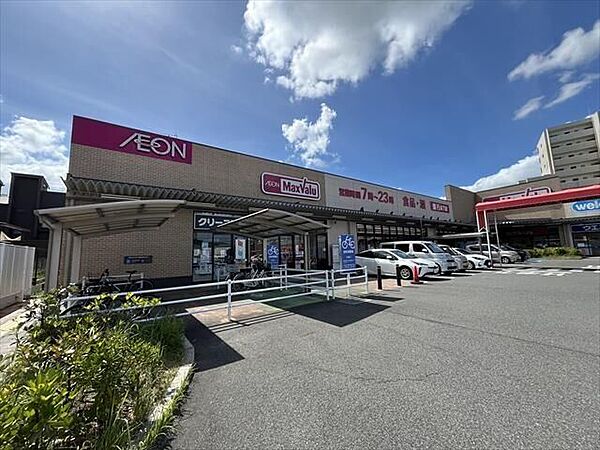 マックスバリュ左京山店営業時間：7：00～23：00　「じもの」の「おいしい」のご提供、「ちゃんとごはん」健康でより豊かな食生活のご提案 260m