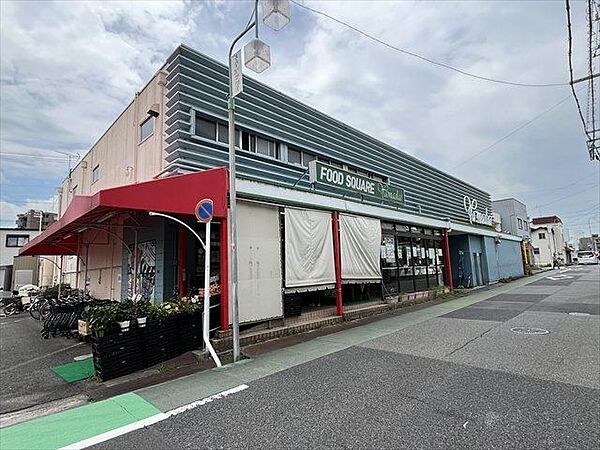 スーパーヤマダイ 鳴海店昔ながらの小さなスーパー。【営業時間】平日、土曜10時～20時、日曜9時半～20時　【駐車場】28台あり 800m