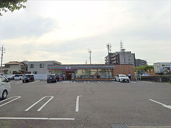 セブンイレブン名古屋大清水1丁目店【スローガンは「近くて便利」。地域の人へのサービスを重視し、配達サービスにも力を入れている。（電子マネー利用可　ＡＴＭあり　ネット通販あり）nanacoポイントサ…
