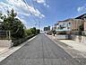 その他：幅員約6mの南側前面道路です。道路幅が広いので、向かいの住宅とも距離があるため日当たりも確保しやすいです。突き当りに「セブンイレブン名古屋大清水1丁目店」があります。