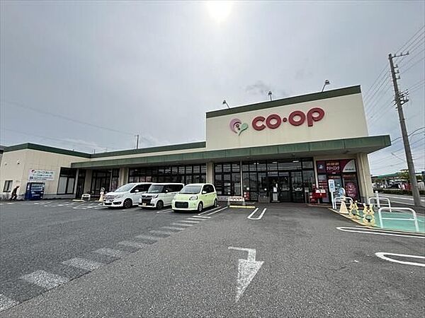 コープあいちコープ大高インター店【営業時間】月曜～土曜：10時～20時、日曜：9時半～20時　【駐車場】95台　・オリジナルブランド商品あり。組合員証、ポイントカード提示で特典・割引あり。（5のつ…