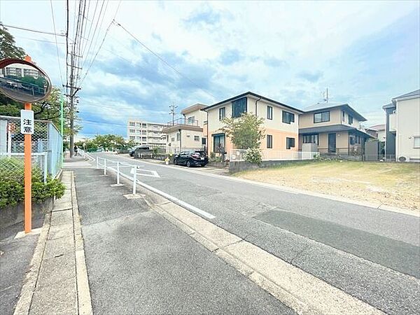 近隣の雰囲気は実際に見て、感じていただくのが一番です！ぜひ現地を見に来てください♪お問い合わせお待ちしております。