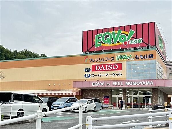 エクボ　もも山店営業時間：9:30～20:30　平成18年11月にオープン。 ほら貝東交差点に位置します。エクボは エキサイトのE、クオリティのQ、ボリュームのVoの頭文字から名付けました。 760m