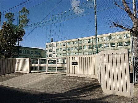 神沢中学校【教育目標理想に向かって、おしみなく汗を流し、困難に屈することなく、全力をあげてねばり強くやり抜く強い心と体をきたえよう。】 1290m