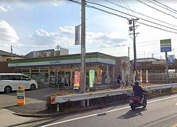 ファミリーマート緑太鼓田店【スローガンは「Fun＆Fresh」。驚きやワクワク感を与えるべく、商品改革に取り組んでいる。（電子マネー利用可　ＡＴＭあり　ネット通販あり）Vポイントサービスあり。】…