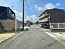 その他：幅員約6mの前面道路です。道路幅にゆとりがあるので、車種を選びません。大きめの車を乗りたい方にもオススメです。