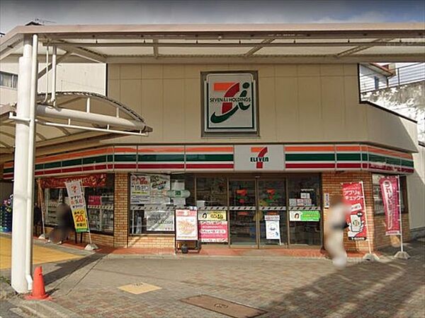 セブンイレブン中京競馬場前店【スローガンは「近くて便利」。地域の人へのサービスを重視し、配達サービスにも力を入れている。（電子マネー利用可　ＡＴＭあり　ネット通販あり）nanacoポイントサービス…
