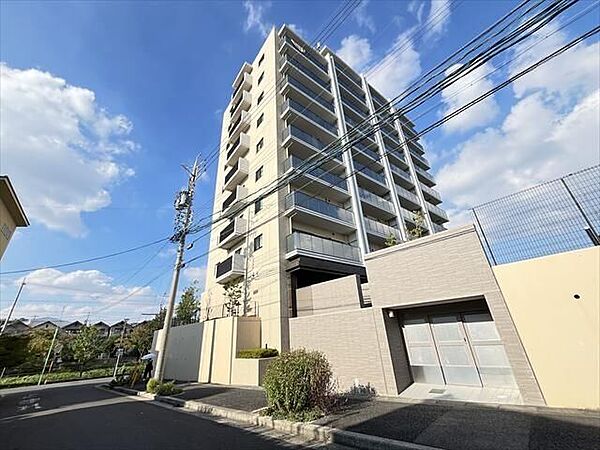 川沿いの遊歩道で、四季の移ろいを感じる暮らし♪気軽にお散歩やウォーキングを楽しめる住環境です！