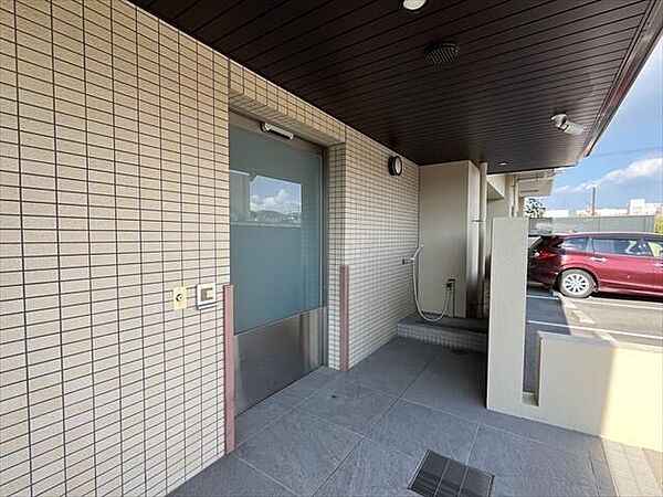 ペット足洗い場：大切なペットとの暮らしをサポートする共用設備！お散歩帰りにサッと足を洗えて、お部屋の清潔を保てます♪