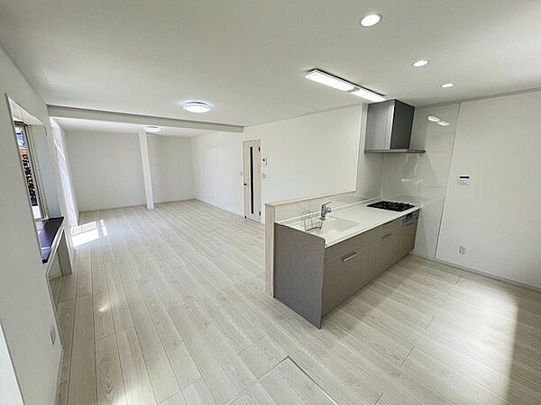 明るい室内！清潔感のあるナチュラルな内装です。