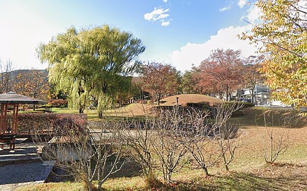 緑ヶ丘公園（700m）