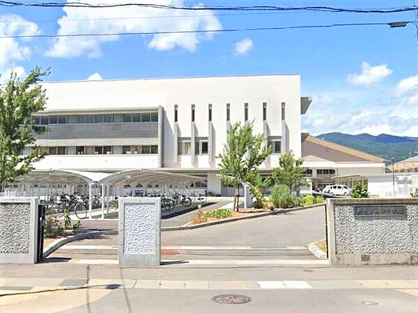 千曲市立戸倉上山田中学校（2150m）
