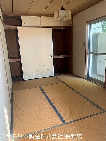 東側6帖和室：天袋収納もあり、普段使わない荷物もスッキリです。