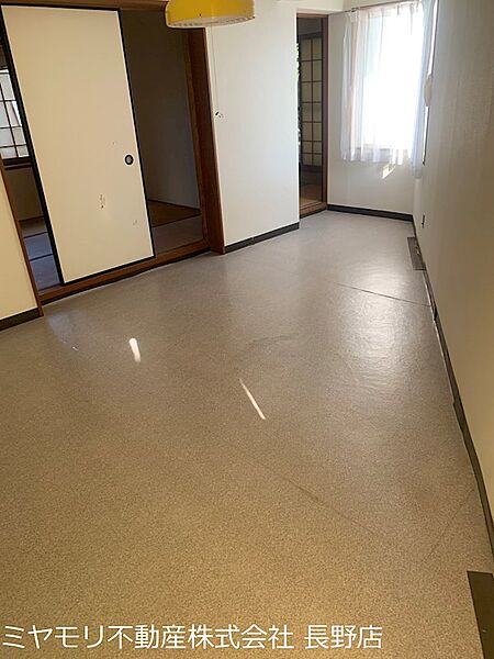 明るいダイニングキッチン