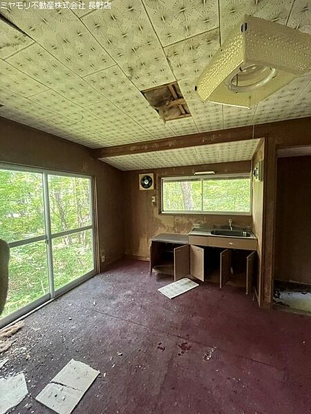 3196-16の建物室内