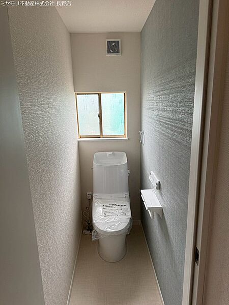 日の当たるトイレ空間