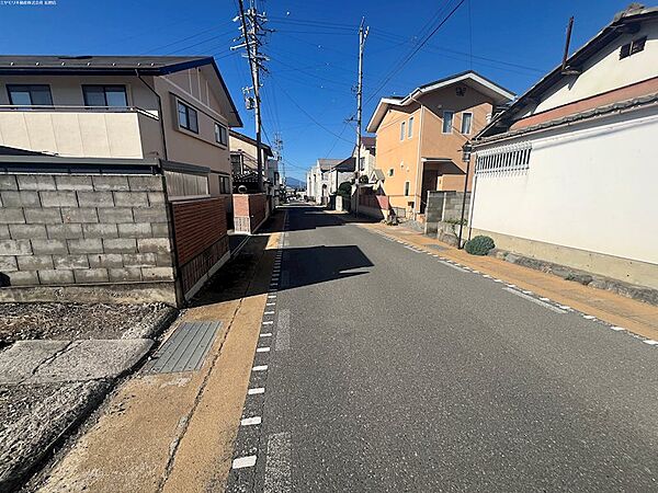 東側前面道路