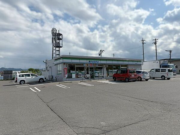 ファミリーマート松本空港前店 1110m