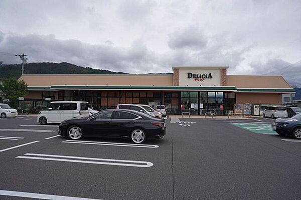 デリシア元町店 1100m