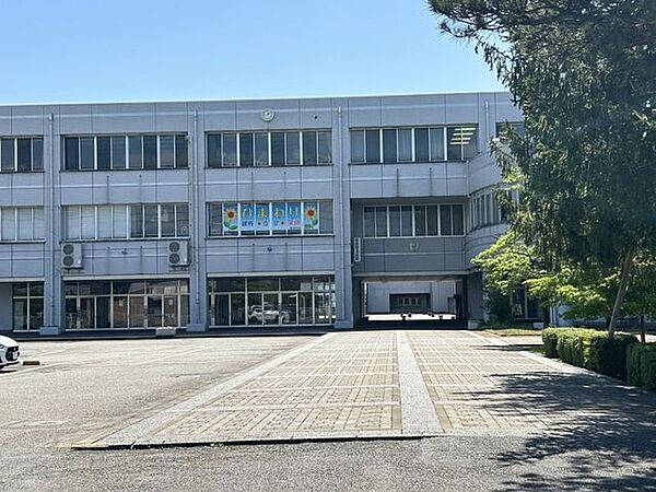 滑川中学校まで約70ｍ