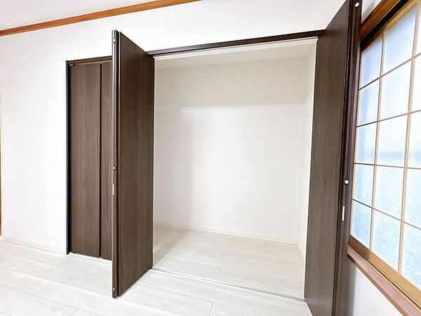 【リフォーム済】別角度です。押入をクローゼットに変更いたしました。