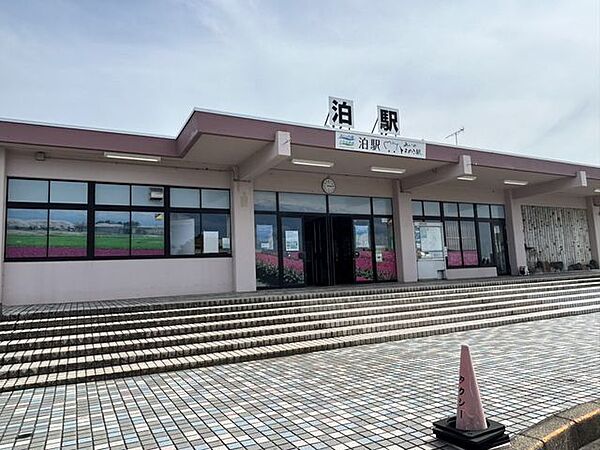 泊駅まで約2.2km。 2200m