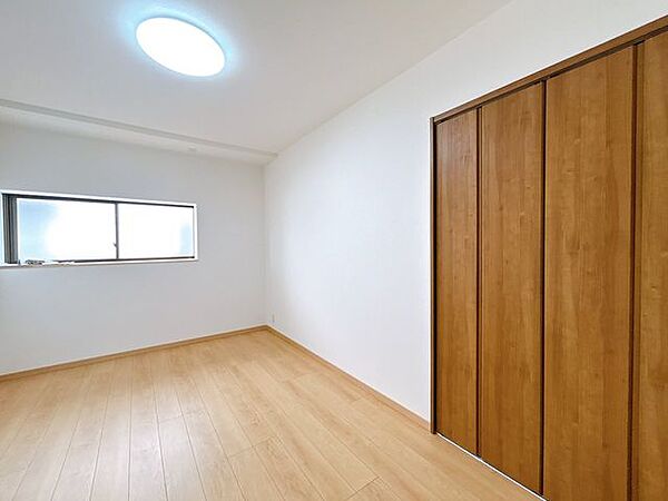 【リフォーム済】1階北東の洋室の写真です。キッチンから居室に変更しました。