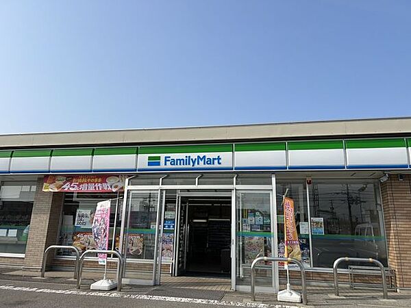 ファミリーマートまで約67ｍ 600m