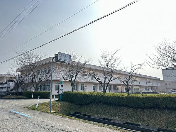 朝日町立朝日中学校 朝日中学校まで約600m 640m