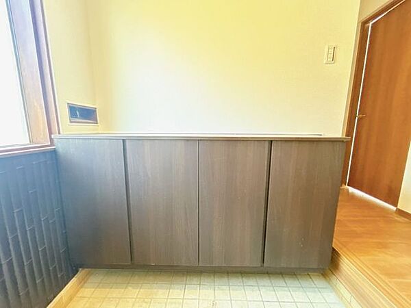 【リフォーム済】シューズボックスです。新品に交換しました。