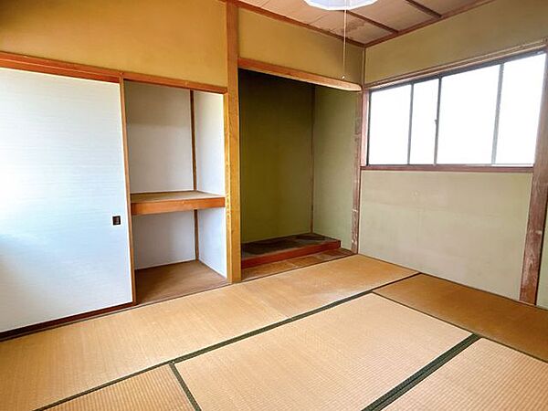 2階東側6帖の和室の写真です