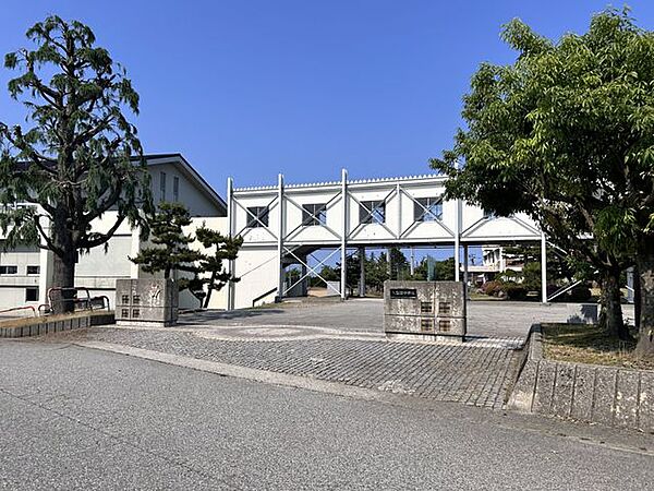 入善町立入善西中学校まで約350ｍ(徒歩約6分) 410m