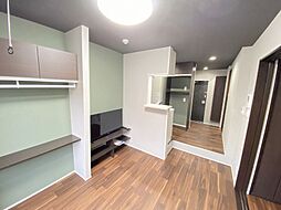 ジーイーオンズ 1階1LDKのリビング/ダイニング