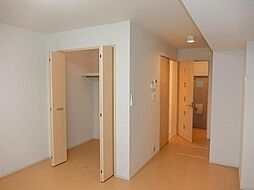 フローラ・香ヶ丘 203 2階ワンルームのリビング/ダイニング