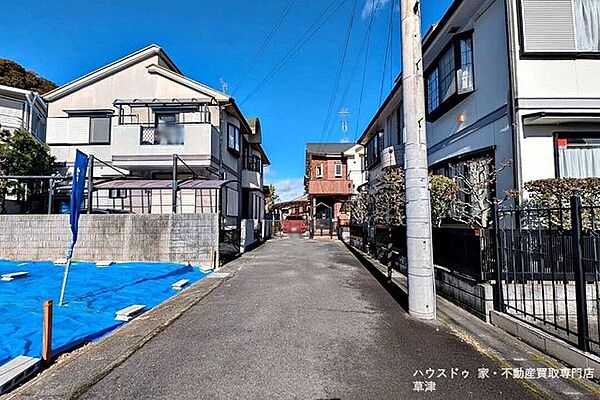 晴れた日は窓を開けて。心地よい風と陽光が、家族の団らんを優しく彩ります。