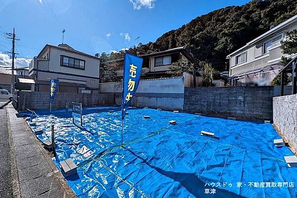 お洗濯物もふかふかに。燦々と降り注ぐ太陽が、暮らしを明るく照らし出します。
