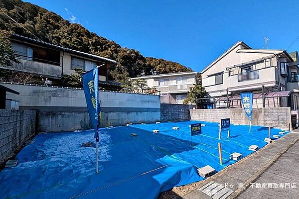光を浴び、風と遊ぶ。 五感で四季の移ろいを感じる、自然豊かな暮らしの舞台。