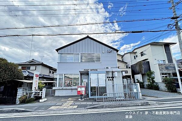 【京都松尾郵便局】上桂駅と松尾大社駅の中間に位置し、郵便、貯金、保険の窓口業務を取り扱っています。ATM：9:00～17:30の営業です。 630m