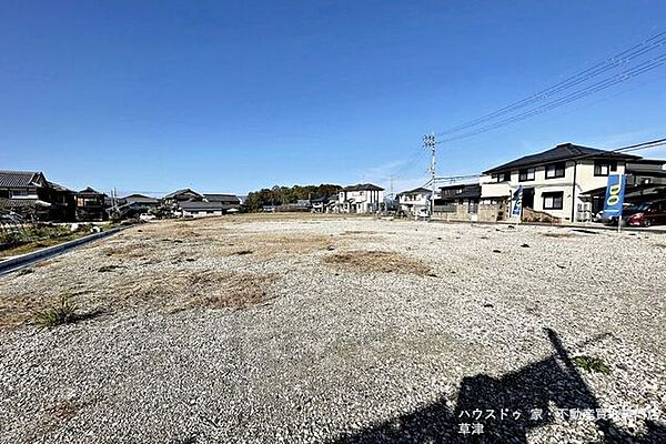 【分譲地全体の写真です】全5区画の整った分譲地。プライバシーを保ちやすい配置です。