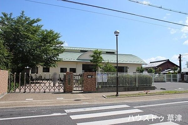 【老上こども園】老上小学校、老上中学校の近くに位置し、昭和44年に老上幼稚園として開園、令和2年度に幼稚園型認定こども園として開園しました。季節の行事や遠足などの園外活動も取り入れられています…