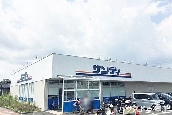 【サンディ南草津店】JR南草津駅から徒歩11分、大江霊仙寺線沿いに立地しており駐車場も67台分ある為日々のお買い物に大変便利です。またクレジットカード払いやスマホ決済にも対応しています。 910m