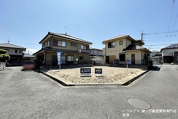 開放感あふれる角地！ 二方向から光と風を採り込める、明るい住まいが叶います。