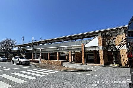 【JR堅田駅】JR湖西線の駅で、上り京都・大阪方面、下り安曇川・近江今津方面となっています。駅から程近い県道558号に沿って、商業施設やファーストフード・コンビニ等のロードサイド店舗が多く所在します…