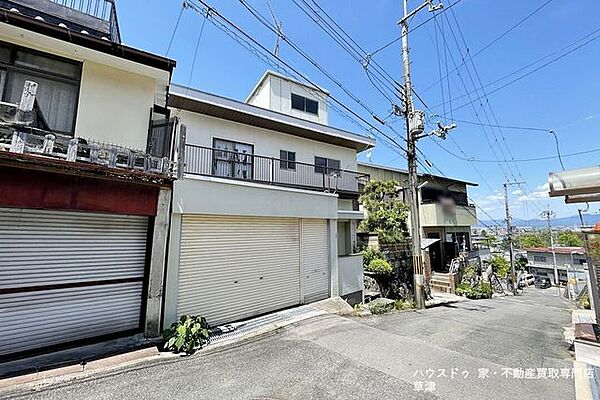 スーパー・ドラッグストア徒歩圏内！ 毎日のお買い物に困らない便利な立地です。