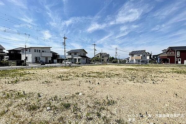 【分譲地全体】深呼吸、ひとつ。 澄んだ空気と温かな光が、忙しい日常を優しく癒やします。