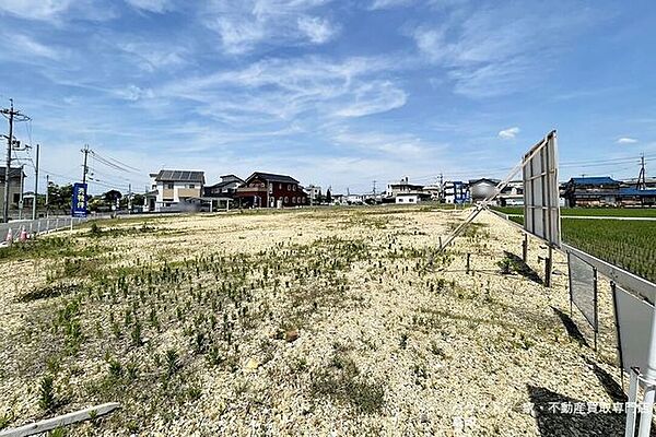 【分譲地全体】空が広く感じる開放感。 都会の喧騒を離れ、自分たちらしい時間を紡ぐ贅沢。