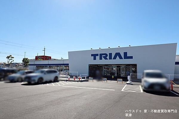 【スーパーセンタートライアル草津矢橋店】24時間営業ディスカウントストアです。生鮮食品や日用品が安く、レジカート等の導入によりスマートに買い物ができる地域密着型の大型店です。 1200m