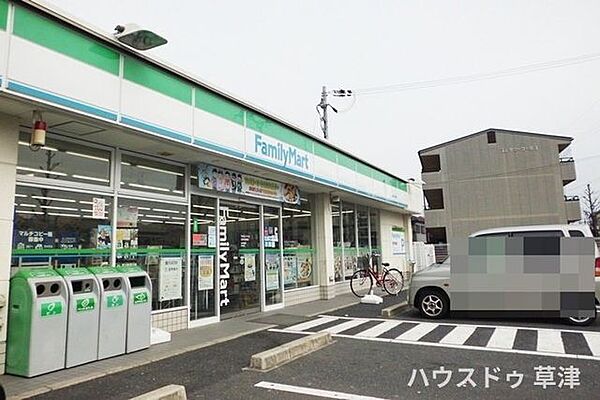 【ファミリーマート大津大将軍店】エディオン大津店の近くにあり、食品・日用品の購入や公共料金の支払い、宅配サービス窓口などちょっとした用事に便利な24時間営業のコンビニストアです。 1000m